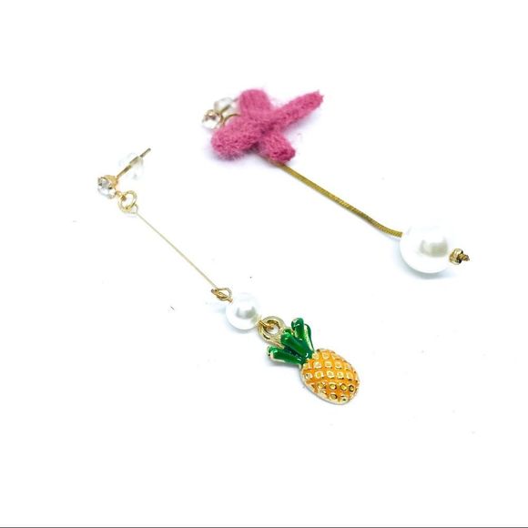 NWT Gold Pineapple Yarn Bow Dangle Earring - Picture 2 of 4